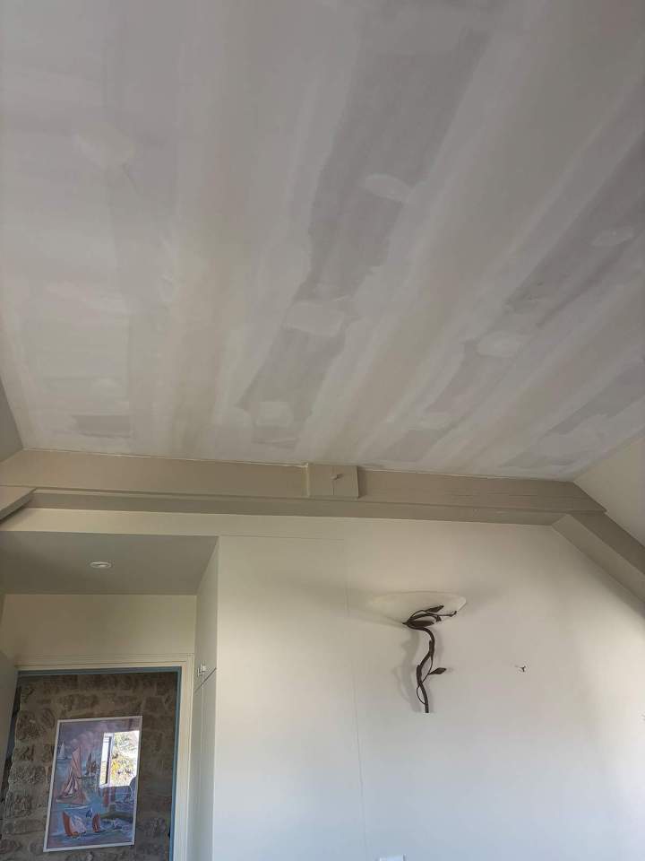 Finitions plafond rampant en placo Vannes